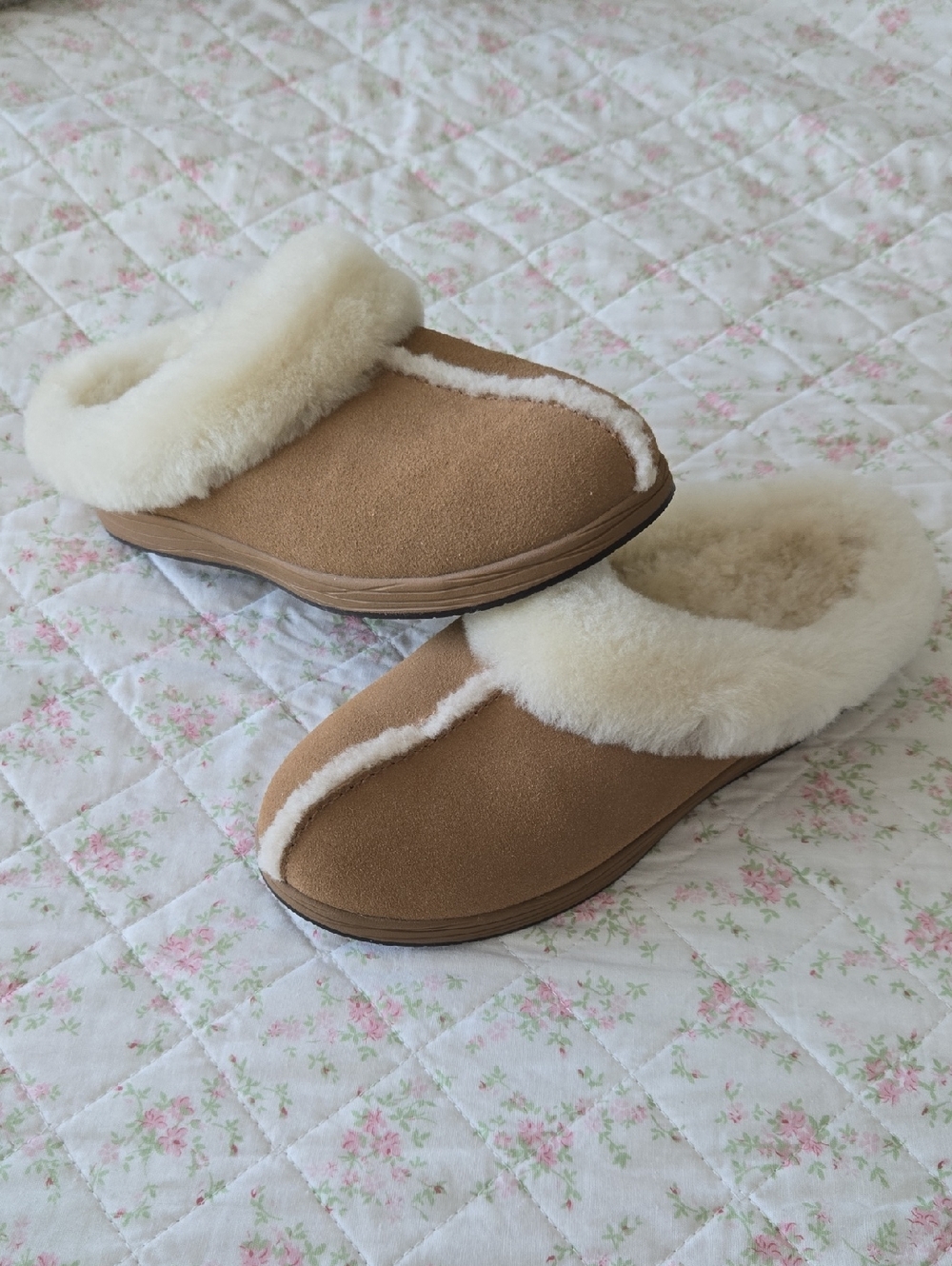 Plush-Cuffed Slip-On Slippers in Tan with Cream Shearling